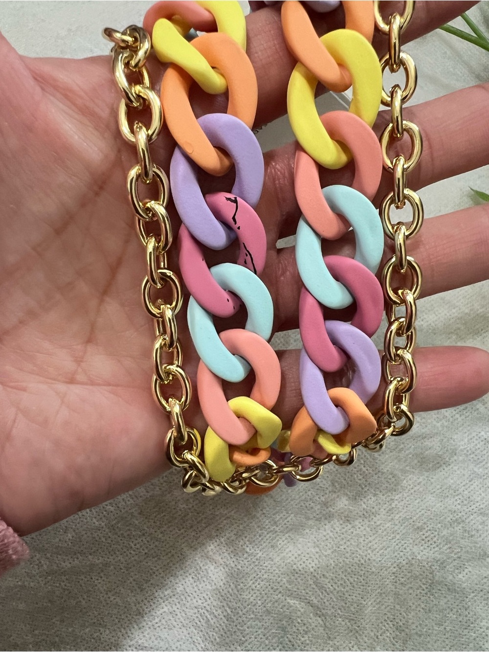 NWOT Vici Pastel Multi-Color Chunky Chain Necklace – Women Jewelry - Picture 4 of 6